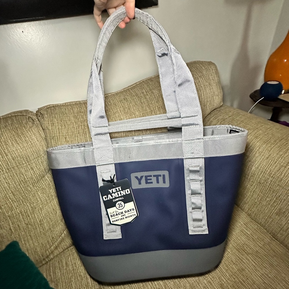 NWT YETI Camino 35 Carryall 2.0 Tote Bag- Navy